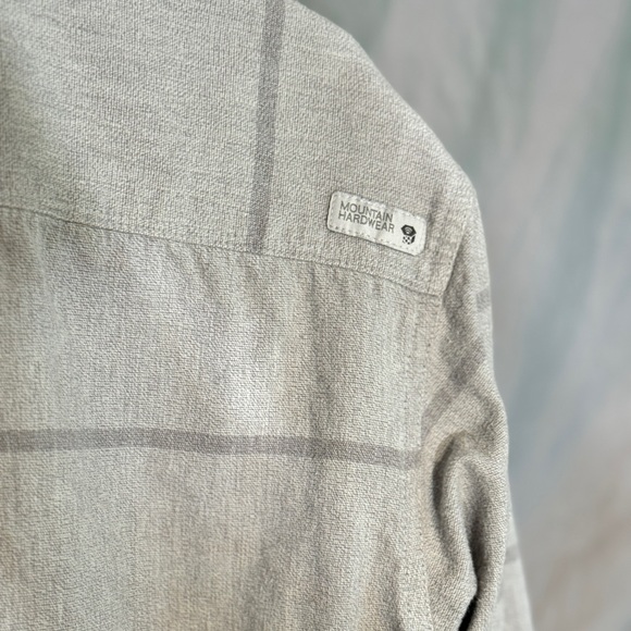 Mountain Hardwear Button Down - Picture 4 of 5